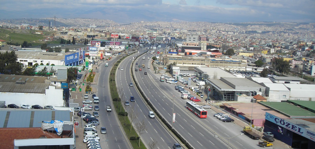 Karabağlar'da Mezarlık Alanını Konuta Çevirdiler