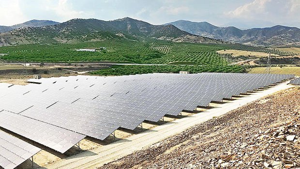 Türkiye'nin En Büyük Güneş Enerjisi Tarlası İzmir'de Kuruldu