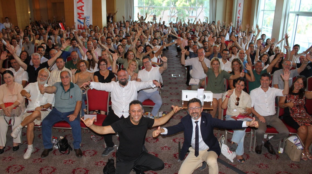 Remax'tan İzmir'de Rekor Katılımlı Kariyer Semineri