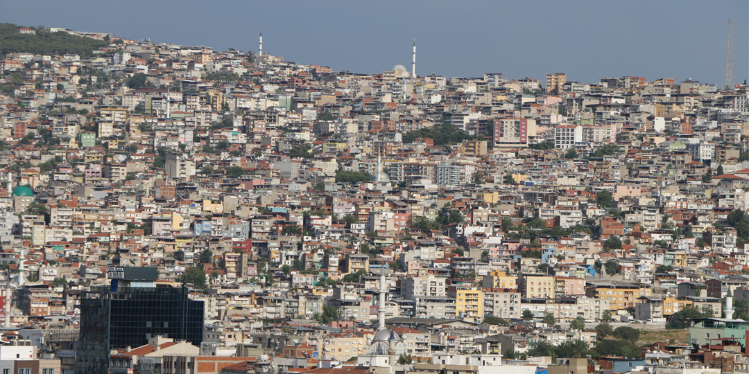 İzmir'de Yapı Kayıt Belgesi Alan 481 Bin Kişi Elektrik Aboneliği İçin Başvurdu