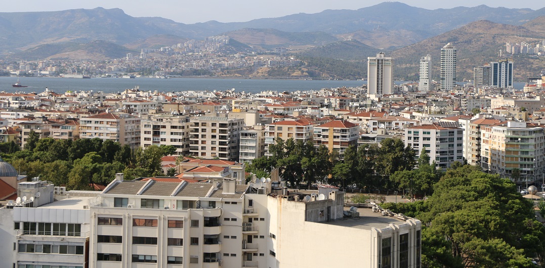 İzmir'de Sıfır Konut Satışları Arttı, 2. El Satışlar Düştü