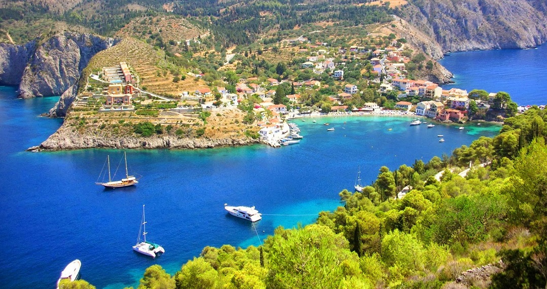 Ünlüler İstanbul'dan Kaçıp Ege'ye Yerleşiyor