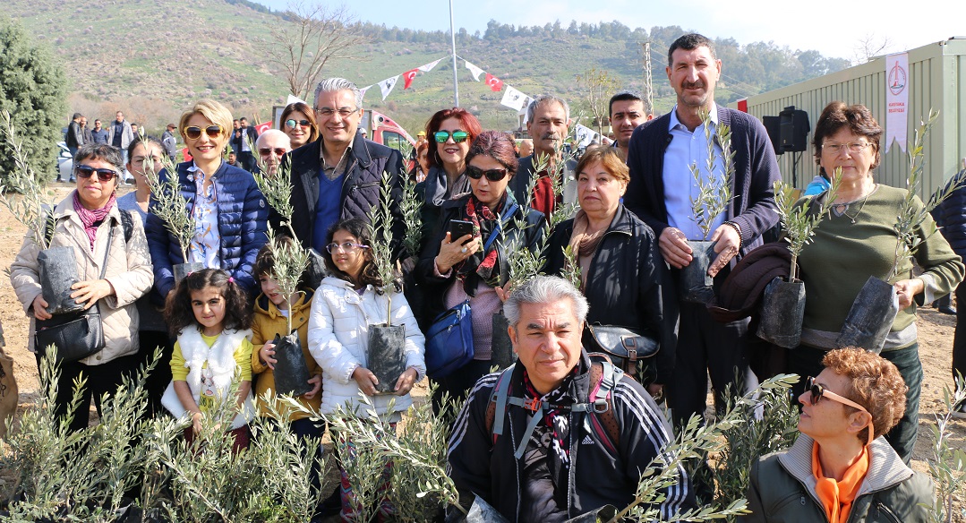 Karşıyaka Kentsel Dönüşüm Ormanına İlk Ağaçlar Dikildi