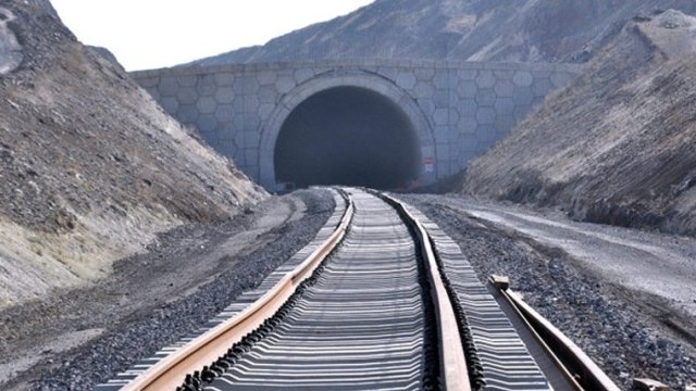 Bakü-Tiflis-Kars Demir Yolu İnşaatında Sona Gelindi