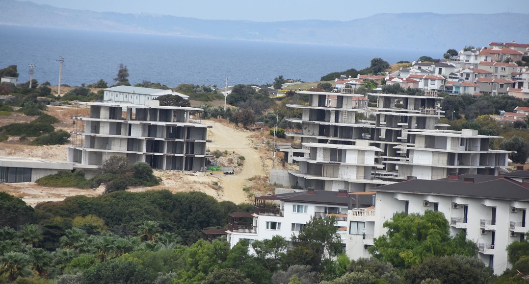 Çeşme'de Müteahhitler Otel Ruhsatı Alıp Rezidans Yapıyor