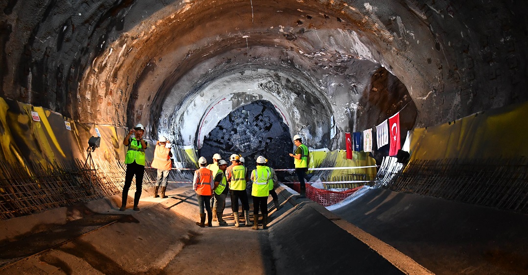 Narlıdere Metrosunda İki İstasyon Birbirine Bağlandı