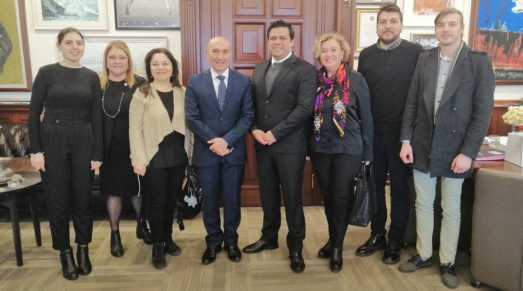 Tunç Soyer'den Mimarlara Destek