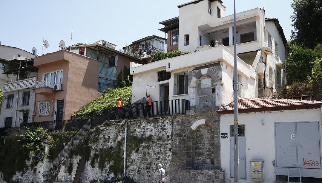 İkiçeşmelik’te Kaçak Yapılarda Yıkımlar Başladı