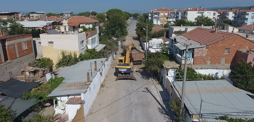 Bergama'da 10 Yıllık Yol Sorunu Çözülüyor