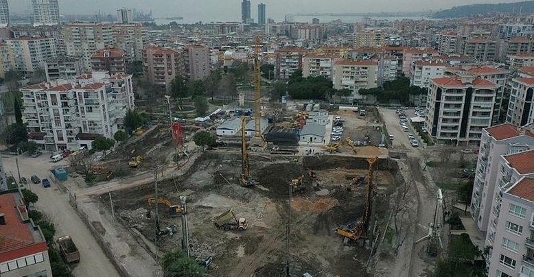 İzmir'deki Deprem Konutlarının Temeli Atıldı