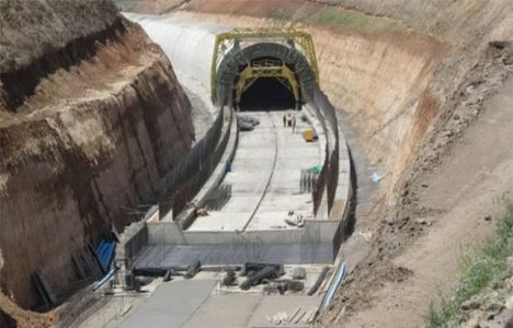 Bakü-Tiflis-Kars Demiryolu Haziran'da Açılacak!