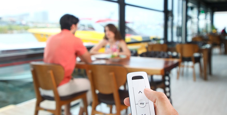 Somfy Motorlu Pergola Sistemleri Tek Dokunuşla Açılıp Kapanıyor