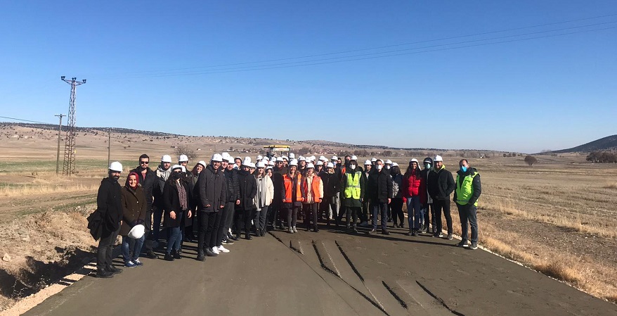 Geleceğin İnşaat Mühendisleri Beton Yol Çalışmasını İnceledi