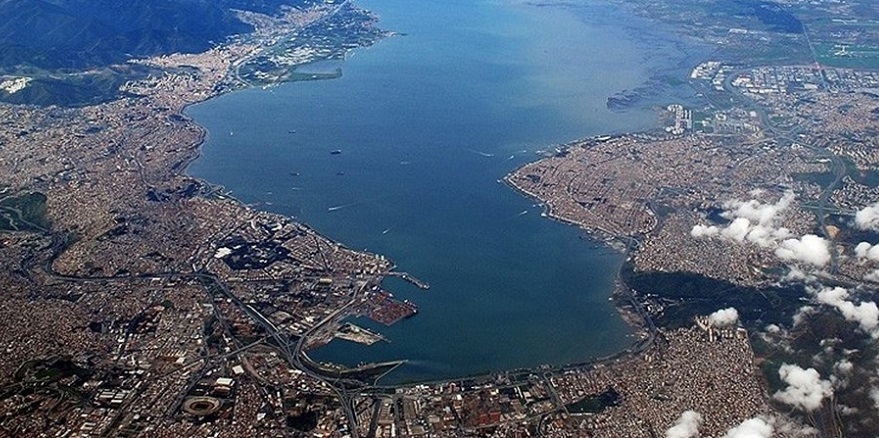 İzmir'de Körfez Fayının Olduğu Yere Asla Binalar Yapılmamalıydı