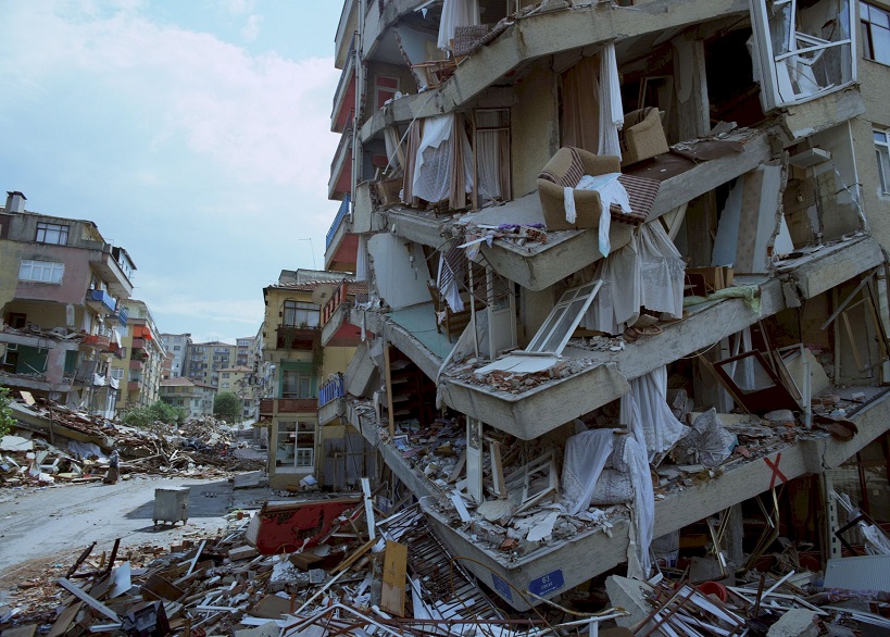 Depremden etkilenen 11 şehirde 650 bin konut yapılacak