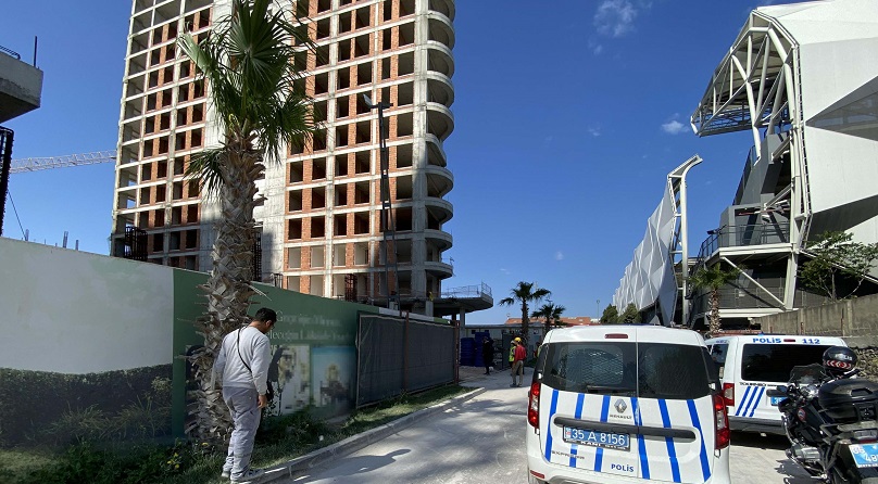 İzmir'de Başına İnşaat Demiri Düşen İşçi Hayatını Kaybetti