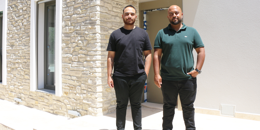 Taş, Renk ve Ahşabı Urla'nın Dokusuyla Bütünleştirdik