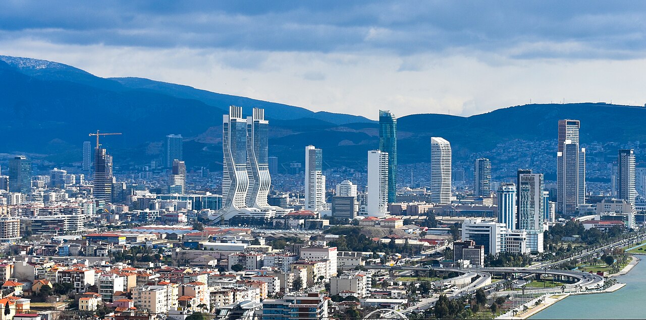 İnşaat Devleri Konut Yatırımı İçin İzmir'i Tercih Ediyor