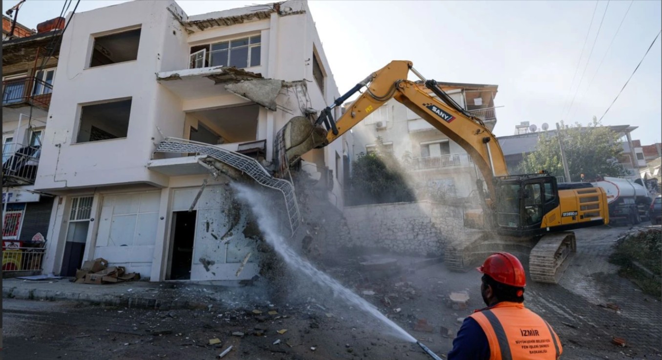 Onat Tüneli'nde 26 Yapı Yıkıldı