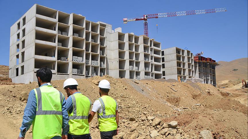 TOKİ Yüksekova Konutlarının İnşaatına Hız Verdi