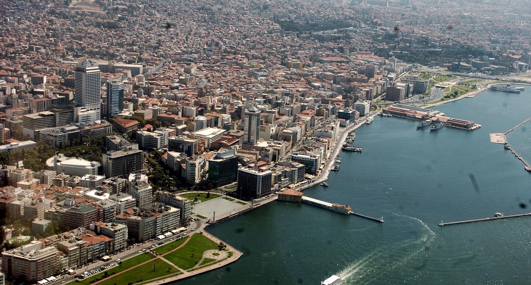 İzmir'de Son 1 Ayda Konut Fiyatlarının En Çok Arttığı ve Azaldığı İlçeler
