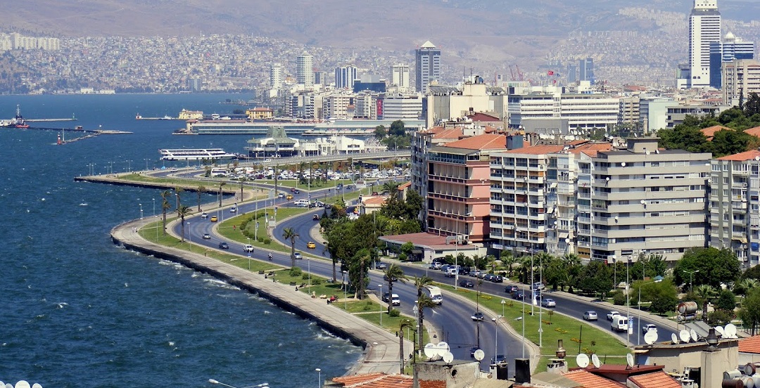 İzmir'in 8 İlçesinde İmar Planları Askıya Çıktı