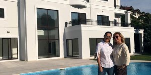 Demet Akalın İcralık Oldu! Evine Haciz Geldi