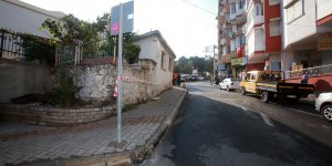 Karabağlar'da Okul Alanı ve Yolda Kalan 2 Bina Yıkıldı