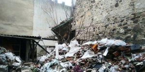 İzmir’de Tarihi Bina Çöktü