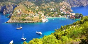 Ünlüler İstanbul'dan Kaçıp Ege'ye Yerleşiyor