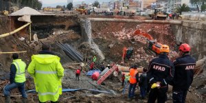 İzmir'de Belediyenin İnşaat Alanında Göçük!