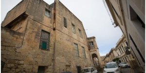 İngiltere Kraliçesi Malta'daki Villasını 40 Milyon TL'ye Satıyor