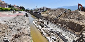 Forum Bornova Trafiğini Rahatlatacak Köprünün İnşaatı Başladı