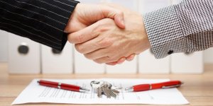 Kiracıyı Evden Çıkaran Ev Sahibi 3 Yıl Kuralına Uymazsa Tazminat Ödeyecek