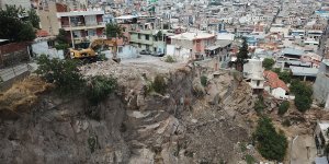 Bayraklı Çiçek Mahallesinde Yıkım Çalışmaları Başladı