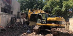 Karşıyaka Belediyesi Metruk Binaları Yıkıyor