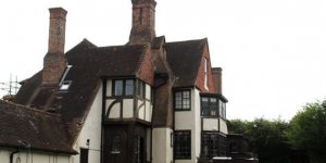 Katie Price 2 Milyon Sterlinlik Evini Düğün Salonuna Çevirecek!