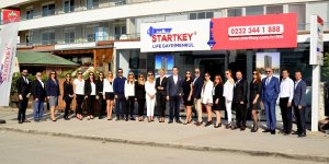 Müşteriyi Bekleyen Değil, Müşteriyi Bulan Bir Emlak Ofisiyiz