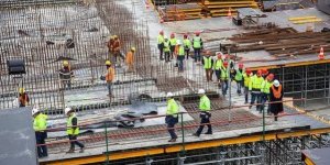 Şantiyelerde Sosyal Mesafe Gözetilmiyor, Acilen Kapatılmalı