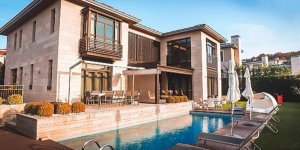 Cem Yılmaz'ın Zekeriyaköy'deki Villası 2 Milyon Dolara Satışa Çıktı