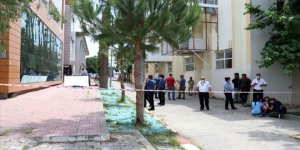 İzmir'de Çatıdan Düşen İnşaat İşçisi Hayatını Kaybetti