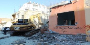 İskenderun'daki İki Metruk Binanın Yıkımı Gerçekleşti!