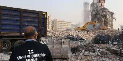 İzmir'de Acil Yıkılacak 71 Binadan 67'sinin Yıkımı Tamamlandı