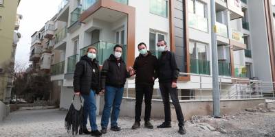 Bayraklı'da 20 Depremzede Ailenin Evleri Teslim Edildi