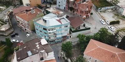 Fatih'te Kolonları Çatlayan 4 Katlı Bina Tahliye Edildi