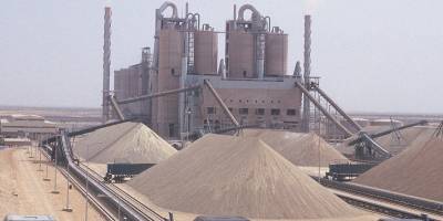 Ticaret Bakanı Çimento Fabrikalarının Sahipleriyle Görüştü