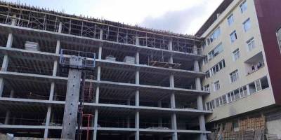 Şişli'de Bina İnşaatı, 40 Yıllık Apartmanın Yan Cephesini Tamamen Kapattı