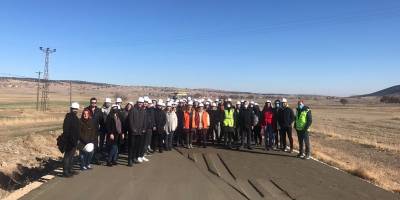 Geleceğin İnşaat Mühendisleri Beton Yol Çalışmasını İnceledi