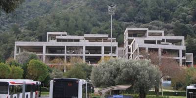 İzmir Ekonomi Üniversitesi Yarım Kalan İnşaatı Satışa Çıkardı