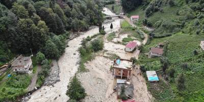Rize'de Selden Etkilenen Yapılar Yıkılıyor